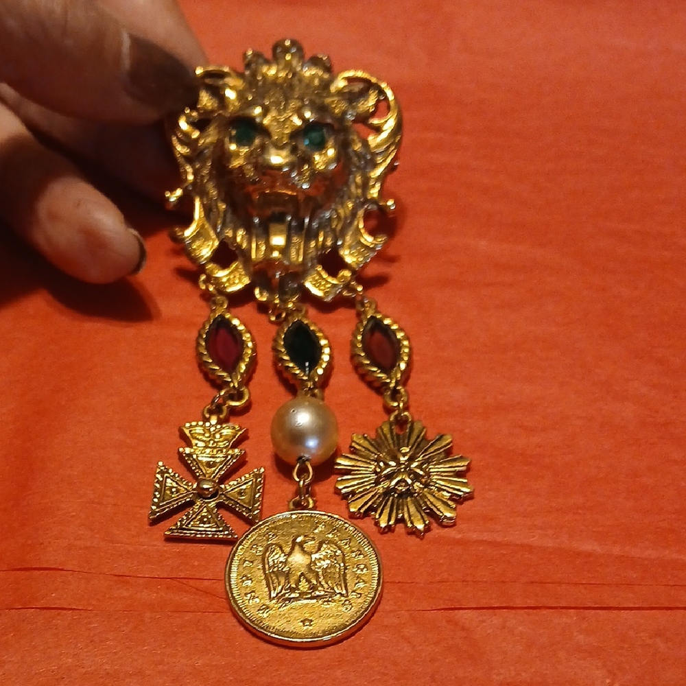 Lion Head Brouch Goldtone Mint